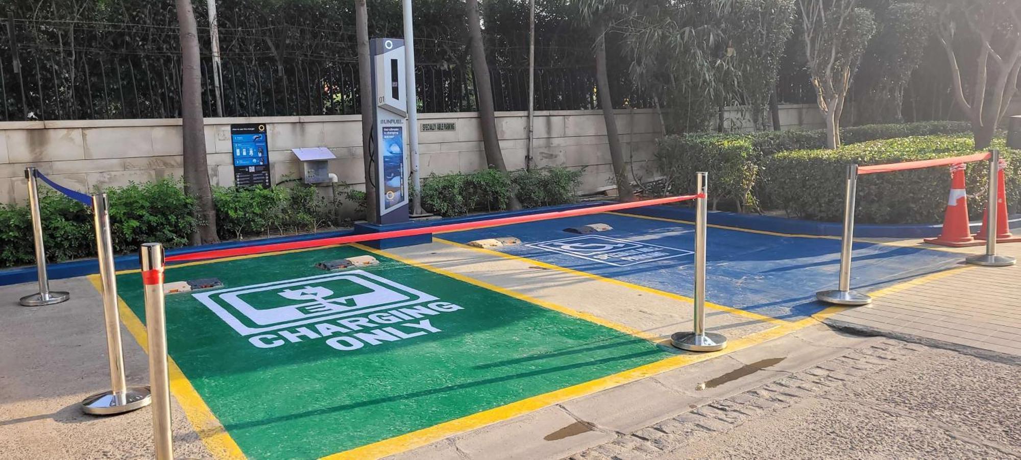 Radisson Blu Hotel, Greater Noida Zewnętrze zdjęcie A shared bicycle station in Beijing