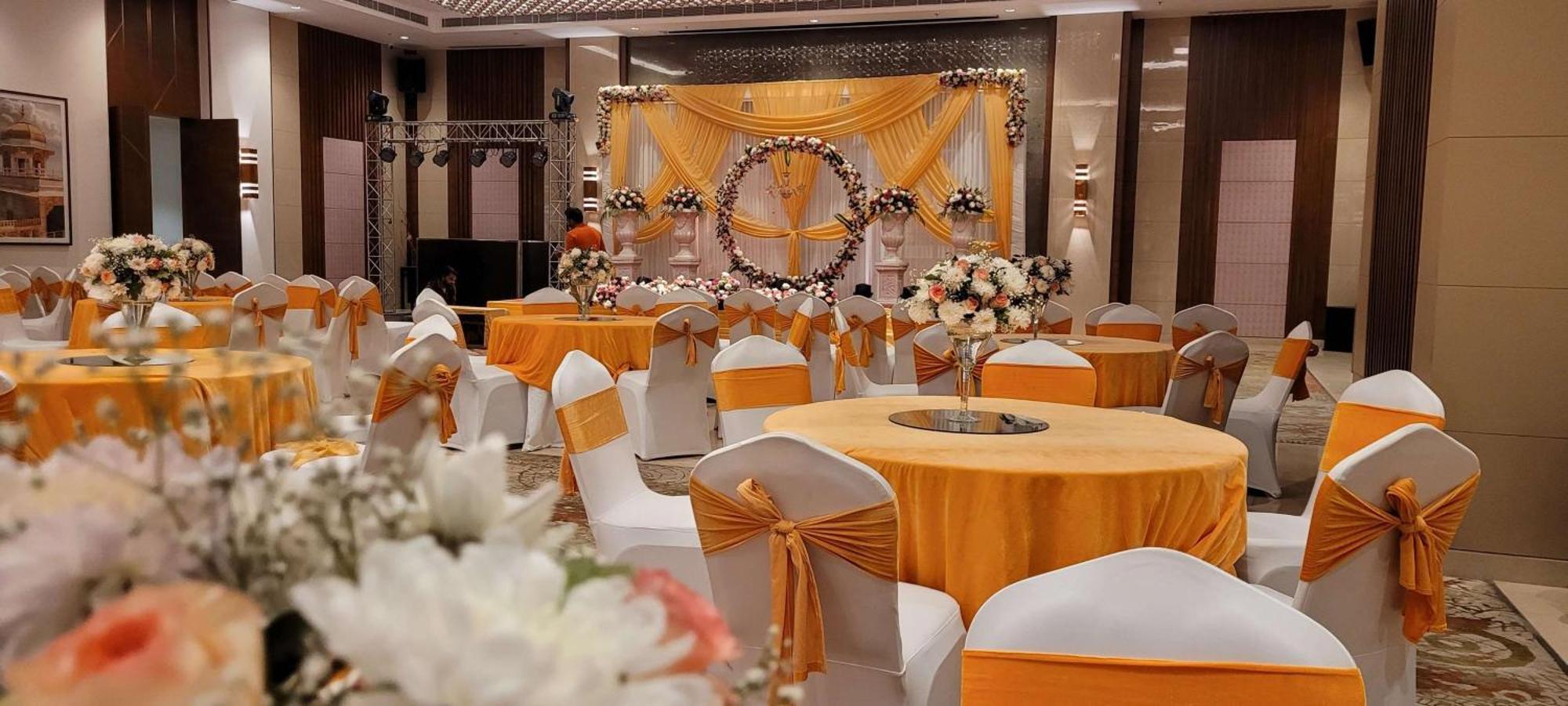 Radisson Blu Hotel, Greater Noida Zewnętrze zdjęcie A wedding reception at a hotel in India