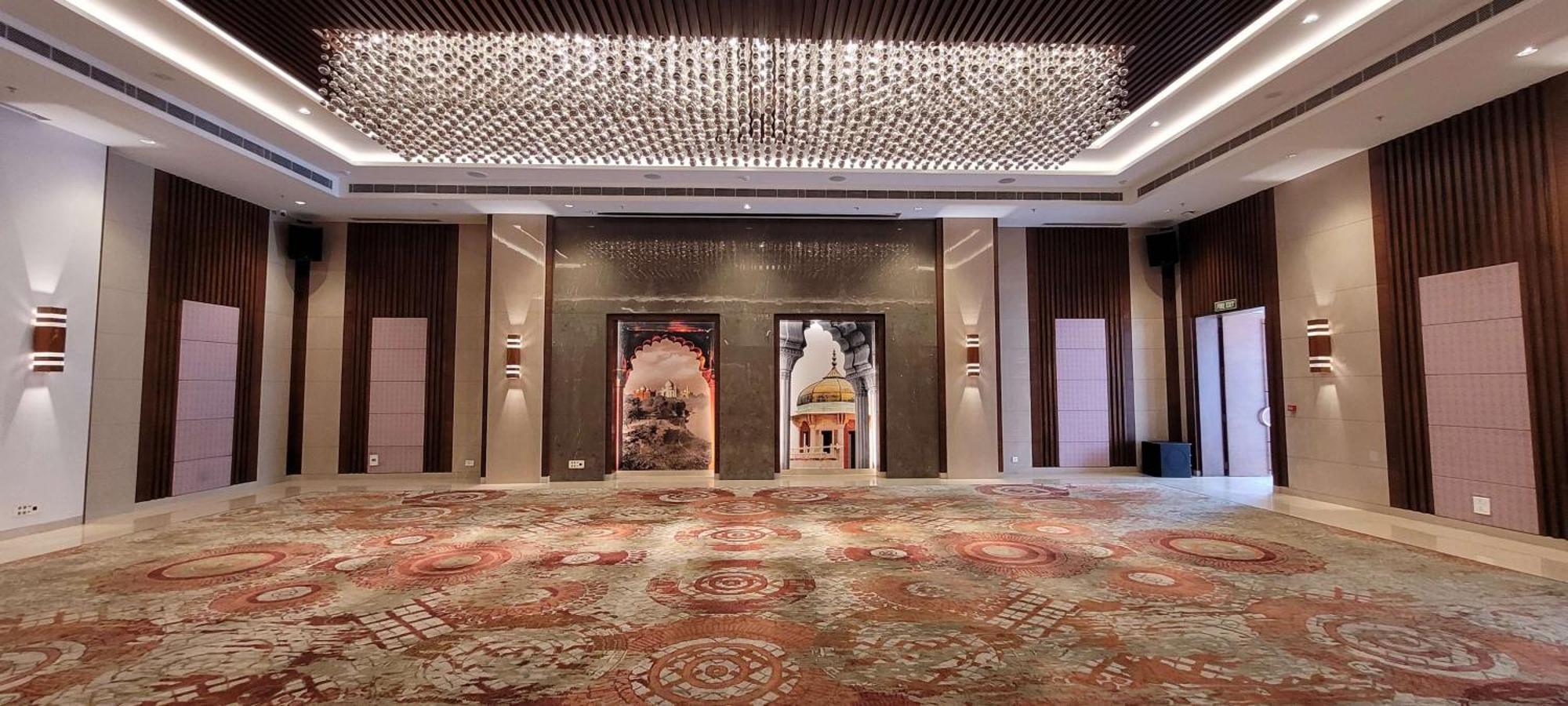 Radisson Blu Hotel, Greater Noida Zewnętrze zdjęcie The lobby of the hotel