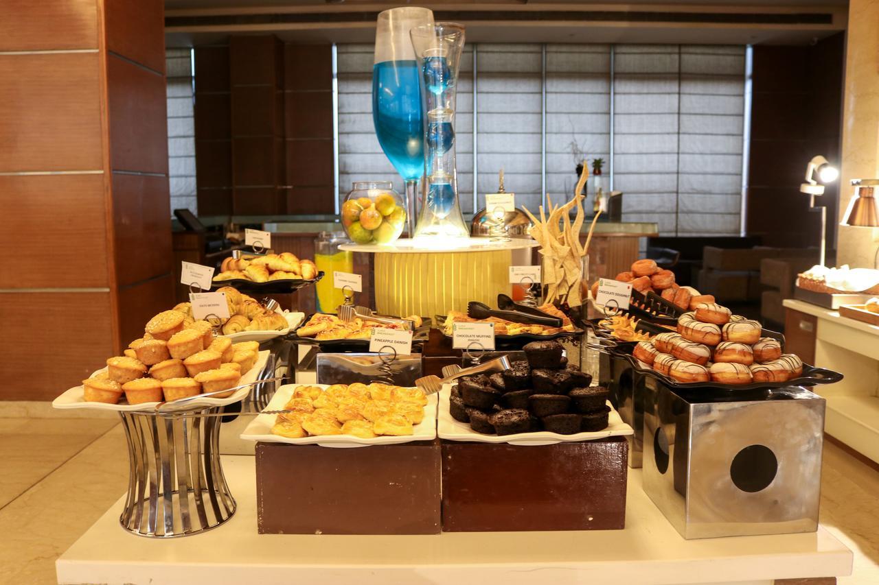 Radisson Blu Hotel, Greater Noida Zewnętrze zdjęcie A dessert buffet
