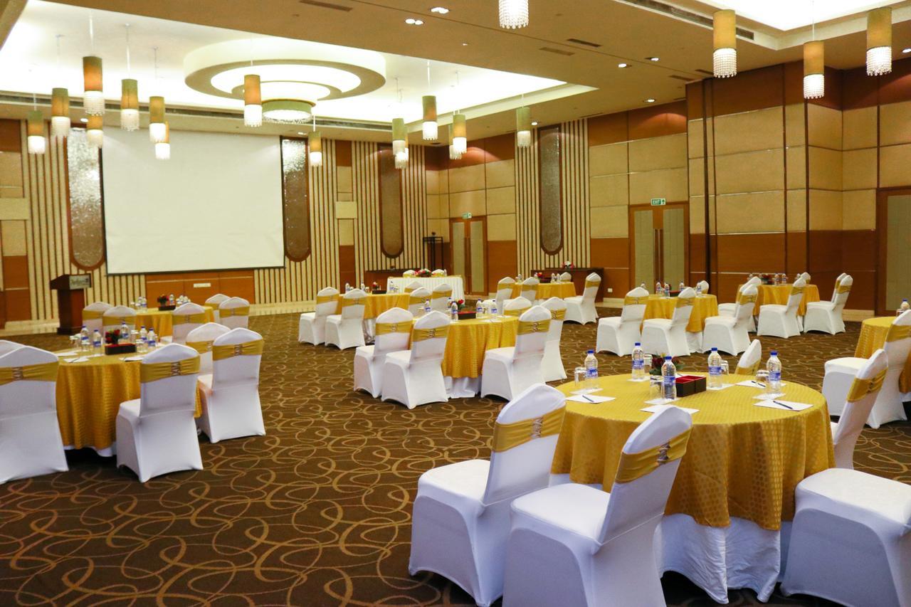 Radisson Blu Hotel, Greater Noida Zewnętrze zdjęcie A typical conference room