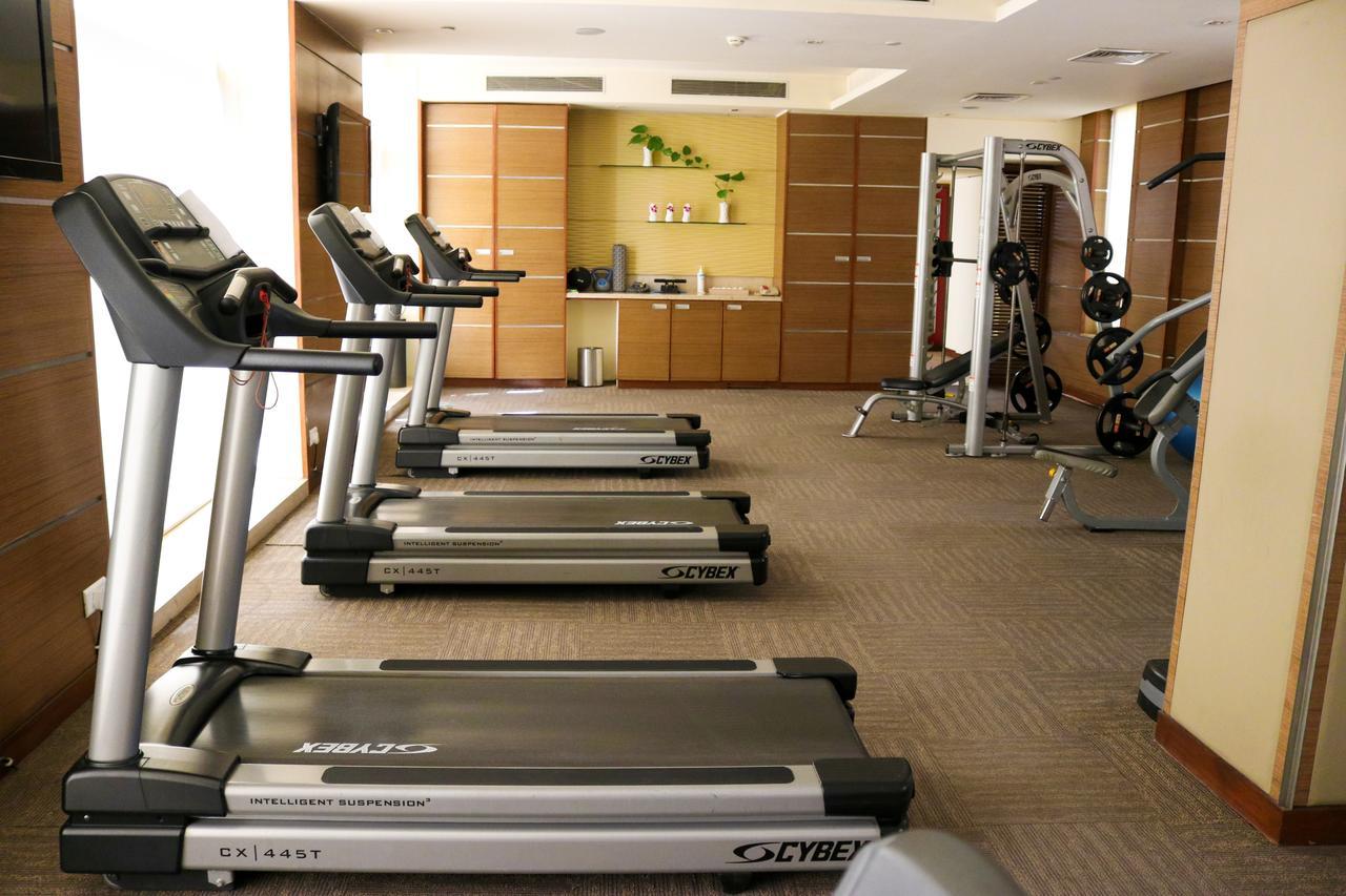 Radisson Blu Hotel, Greater Noida Zewnętrze zdjęcie A gym at a hotel