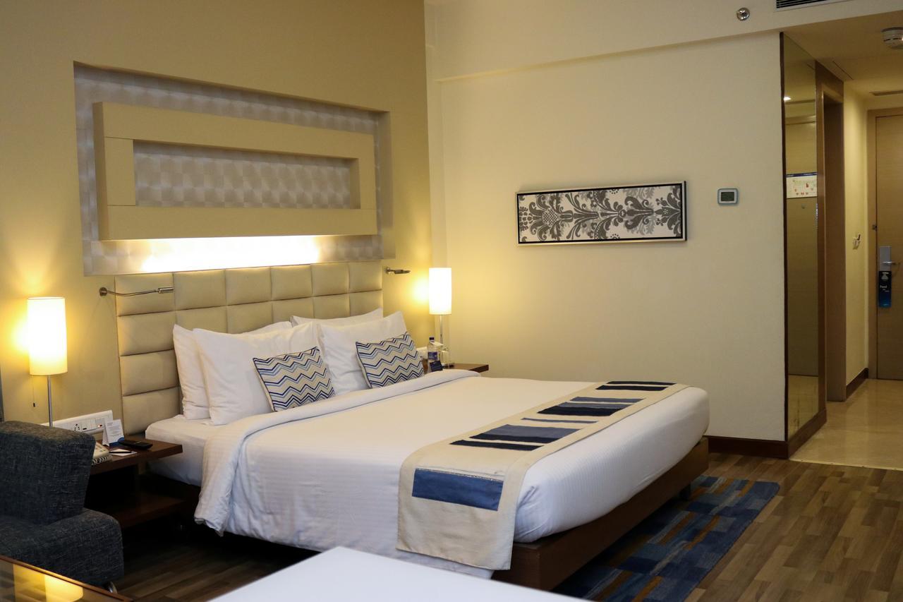 Radisson Blu Hotel, Greater Noida Zewnętrze zdjęcie A room at the Taj Bengal