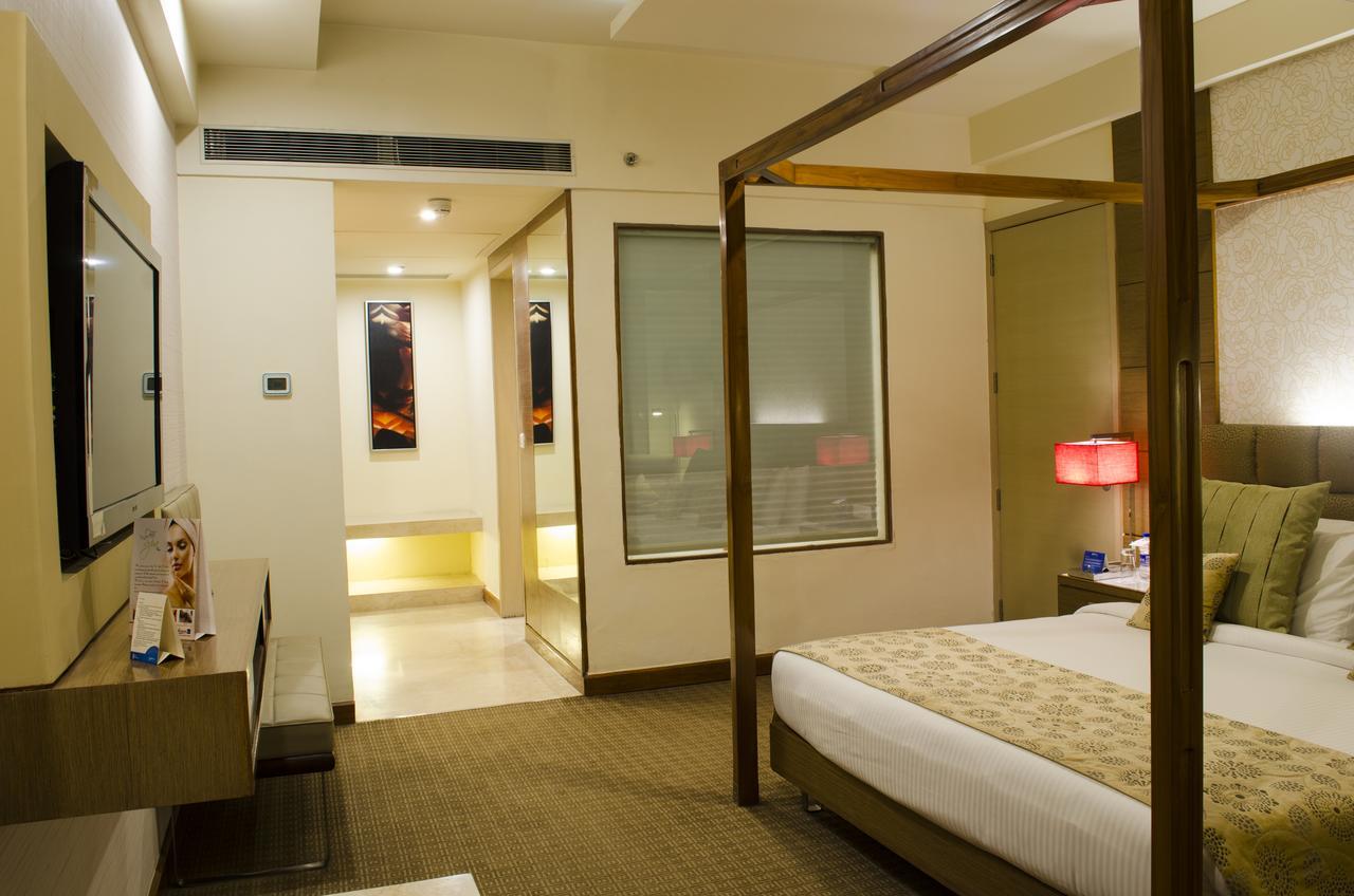 Radisson Blu Hotel, Greater Noida Zewnętrze zdjęcie A room at the Taj Bengal